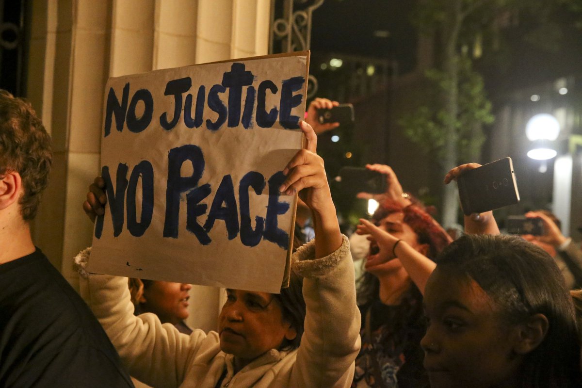tulsaworld's tweet photo. Gallery via @TulsaWorldPhoto: Protests lasted for several hours downtown after Betty Shelby was found not guilty. https://t.co/hmELStJIRA https://t.co/L4W4PwxExr