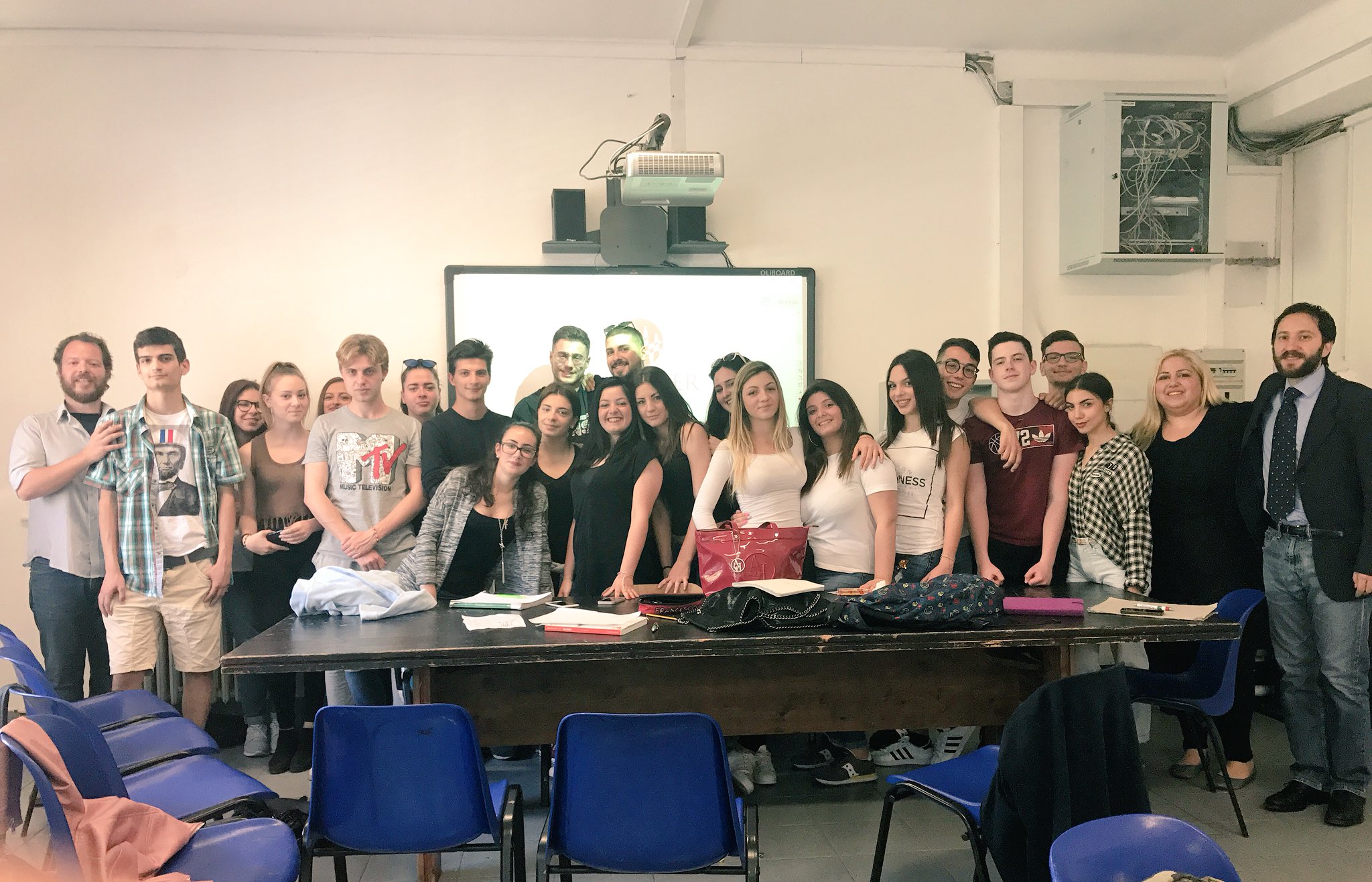 Neqo On Twitter Oggi Al Liceo Artistico Argan Per Il Progetto Di Alternanza Scuola Lavoro Univroma3 Romatre Alternanzascuolalavoro Liceoargan Grafica Https T Co Ymfrqm5v6v