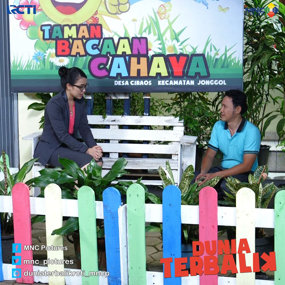 DT_mncp's tweet photo. Kang Akum makin deket nih sama Bu Guru. Yuk saksikan #DramaSeriesTerbaik #DuniaTerbalikRCTI pk 19.15 WIB di @OfficialRCTI @LayarDrama_RCTI https://t.co/fWKXqoe2HE