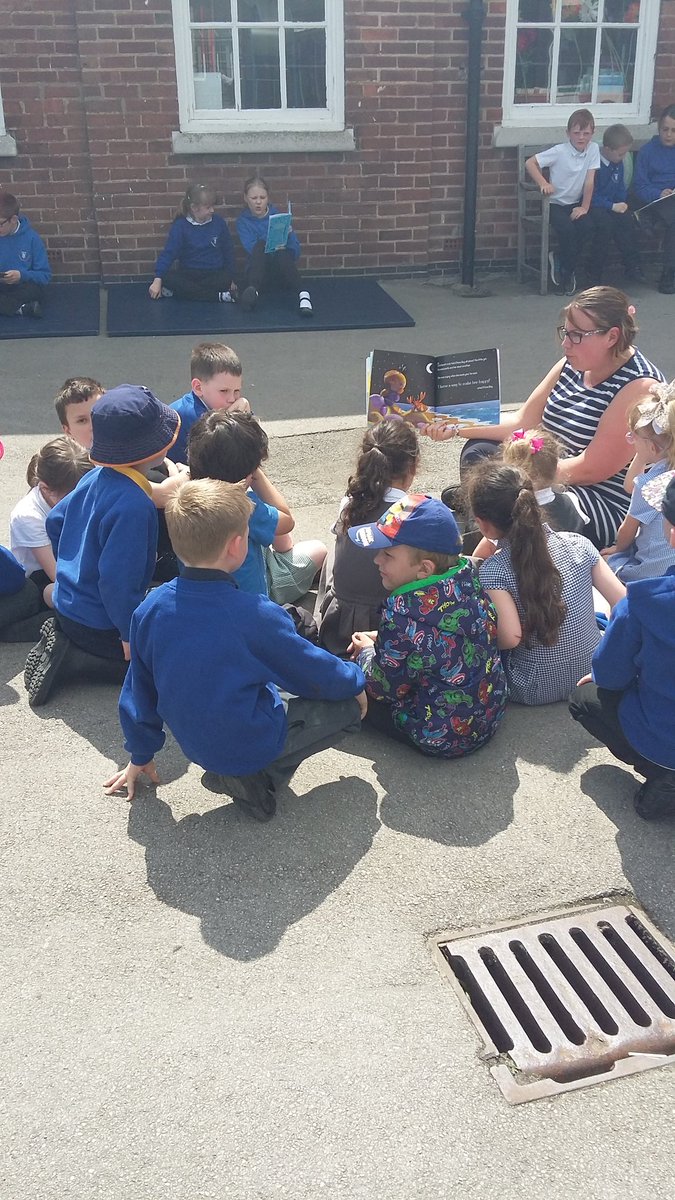 TH_Year6's tweet photo. @TangHallPrimary @OutdoorClassUKI #OutdoorClassroomDay #flashread https://t.co/Vd33LLVcRY
