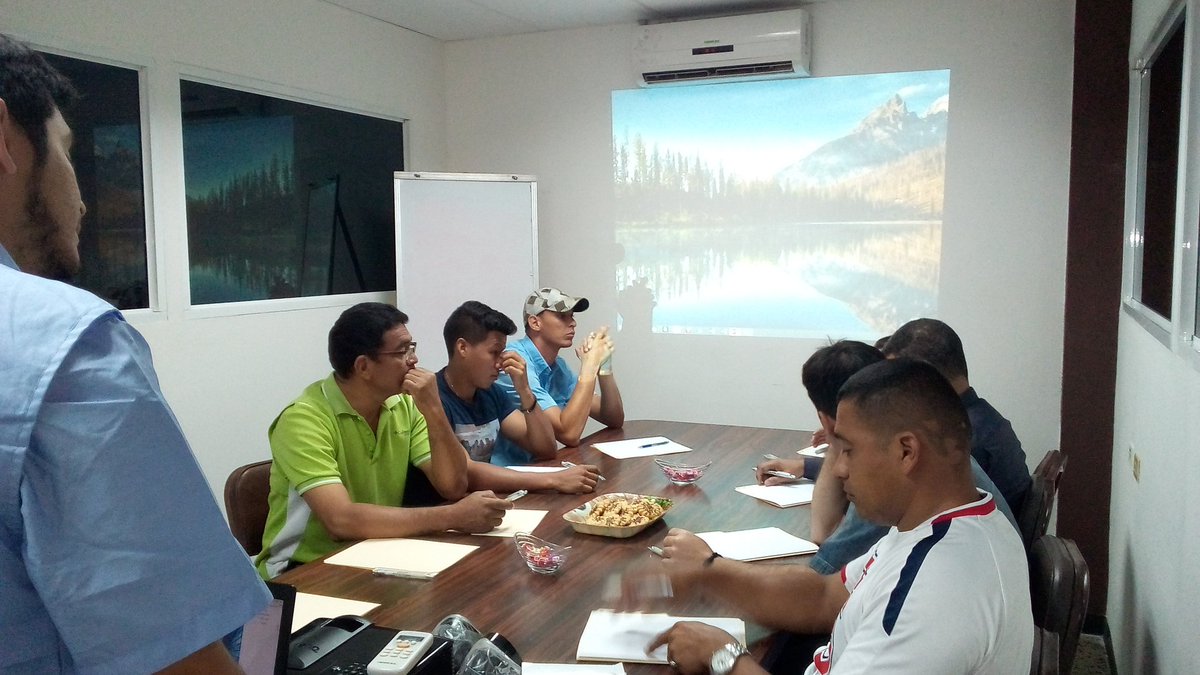 hidrolabtc's tweet photo. Otro equipo de profesionales formado en Hidrolab bajo el programa de formacion sobre emisiones de fuentes fijas 18/05/17 en nuestra sede val https://t.co/pOBakH7z75