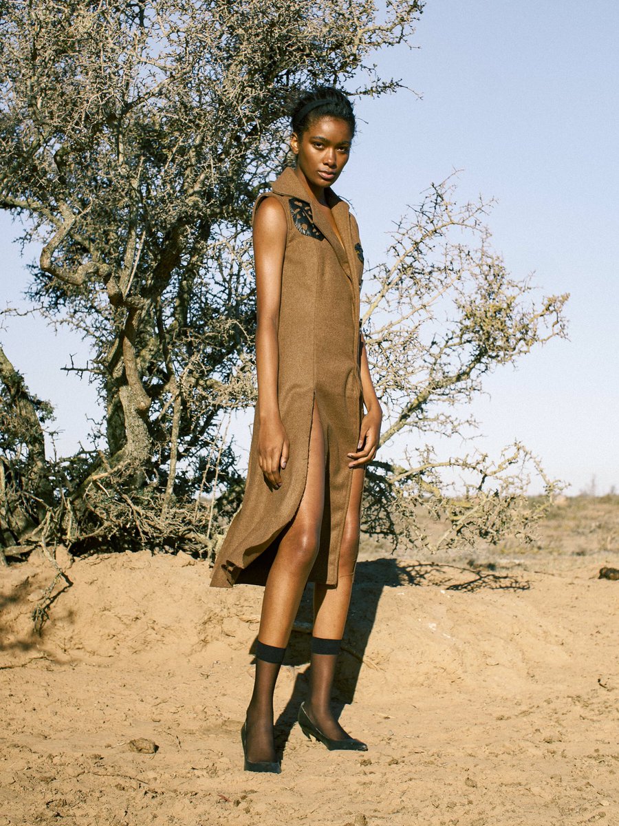 akedo_official's tweet photo. The Fadsa wool sleeveless coat with leather mask appliqué. #AKEDO 
Photographer- @stevemarais https://t.co/6Ho2ZJNoJs