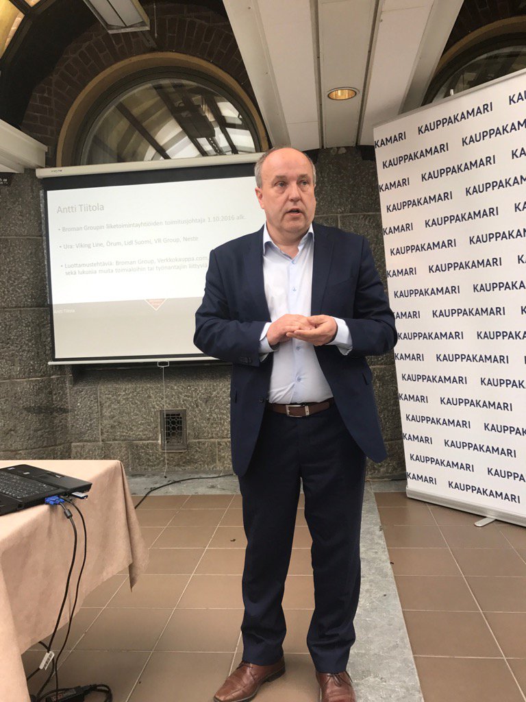 VanskaAnne's tweet photo. @PKkauppakamari 'n kevätkokouksen puhujana kaupan konkari Antti Tiitola. https://t.co/jXSZGwyzWh