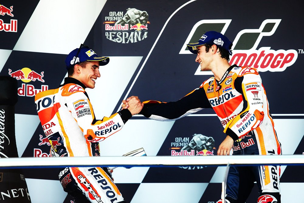 box_repsol's tweet photo. After the #SpanishGP, it’s so close in the World Championship!
Heading to #LeMans 🏆
1 Rossi 62 p 🇮🇹
2 Maverick 60
3 #MM93 58
4 #DP26 52 https://t.co/CiACdnm9pm