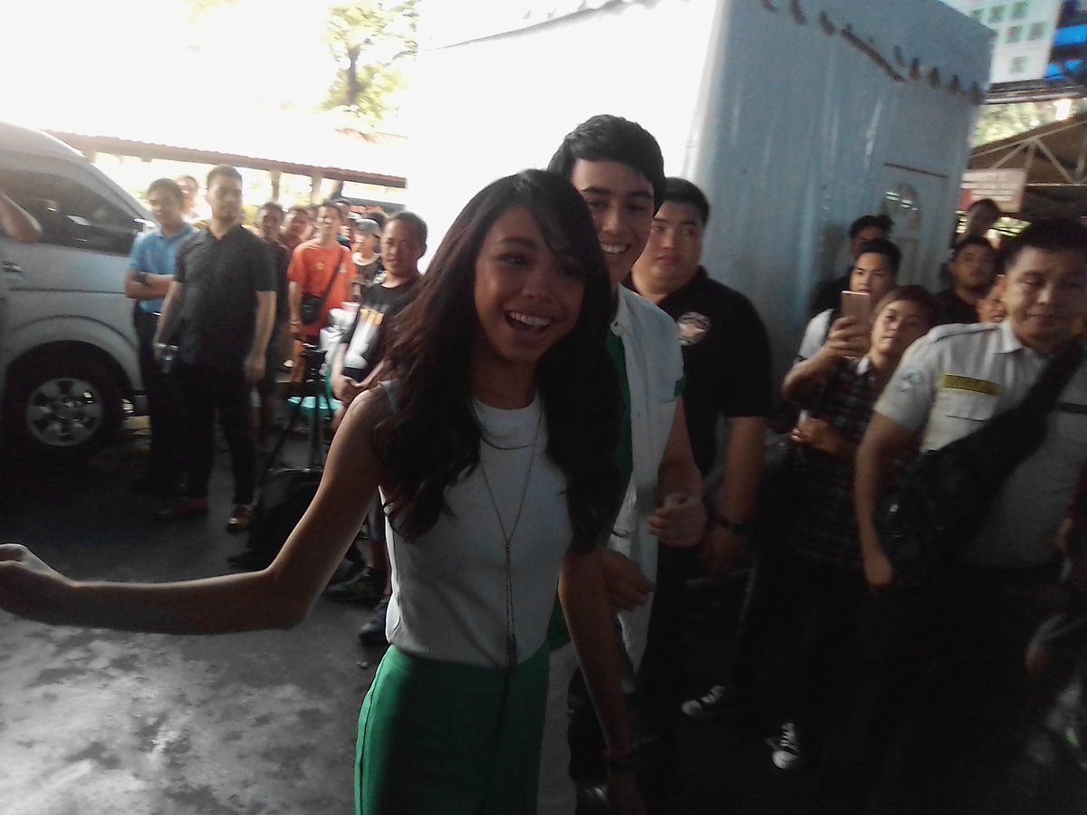 JhoeyPascua's tweet photo. Ibang iba ang freshness hatid ng Ariel
MAYWARD #ArielWhatAFeeling https://t.co/NgrZMbCNA1