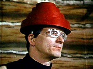 Happy birthday Mark Mothersbaugh founder of electro-pop pioneers Devo. 