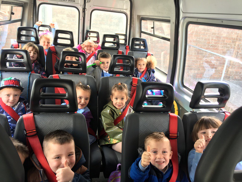StJoseRC1's tweet photo. We are off...🦀🐟 #Porthcawl #rockpooling @BHHSICT @easfpteam https://t.co/zip8iM8iYO
