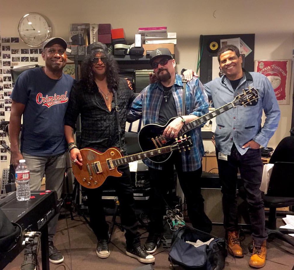 Slashdailynews's tweet photo. New shot #Slash , @JimmyVMusic & @TeamCoco 's #BasicCableBand Rehearsal for @LAZoo #beastlyball May 20th 📷 @sparkysophia Thanks JimmyVivino https://t.co/fitXnALxcu