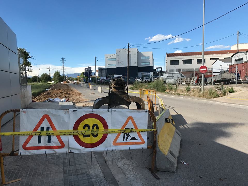 Establiments que queden aïllats a causa de les obres de la nova vorera del C/Impremta de #Parets bit.ly/2rpriTg via <a href="/ERCParets/">ARA Parets Pel Canvi - ERC</a>