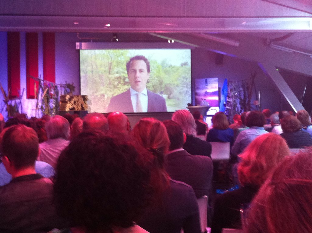 <a href="/martijnvdam/">Martijn van Dam</a> spreekt Festival of Change over #nationaleparken toe. De inzet op mooie nieuwe NP's gaat door.