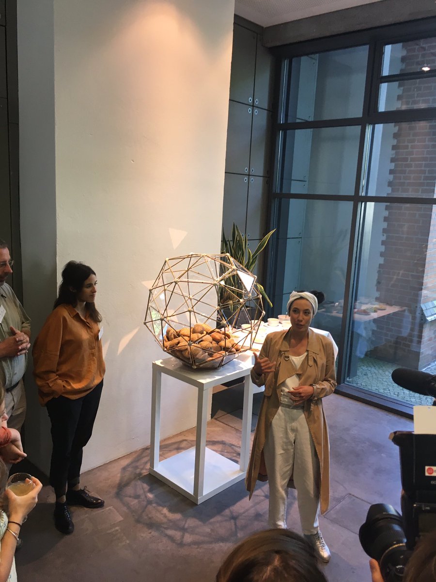 The amount of bread wasted by a single person per year, beautiful art installation <a href="/foodwastestudy/">foodwastestudies</a> #refreshFW2017 <a href="/mealsaverDE/">MealSaver</a> @resqclub