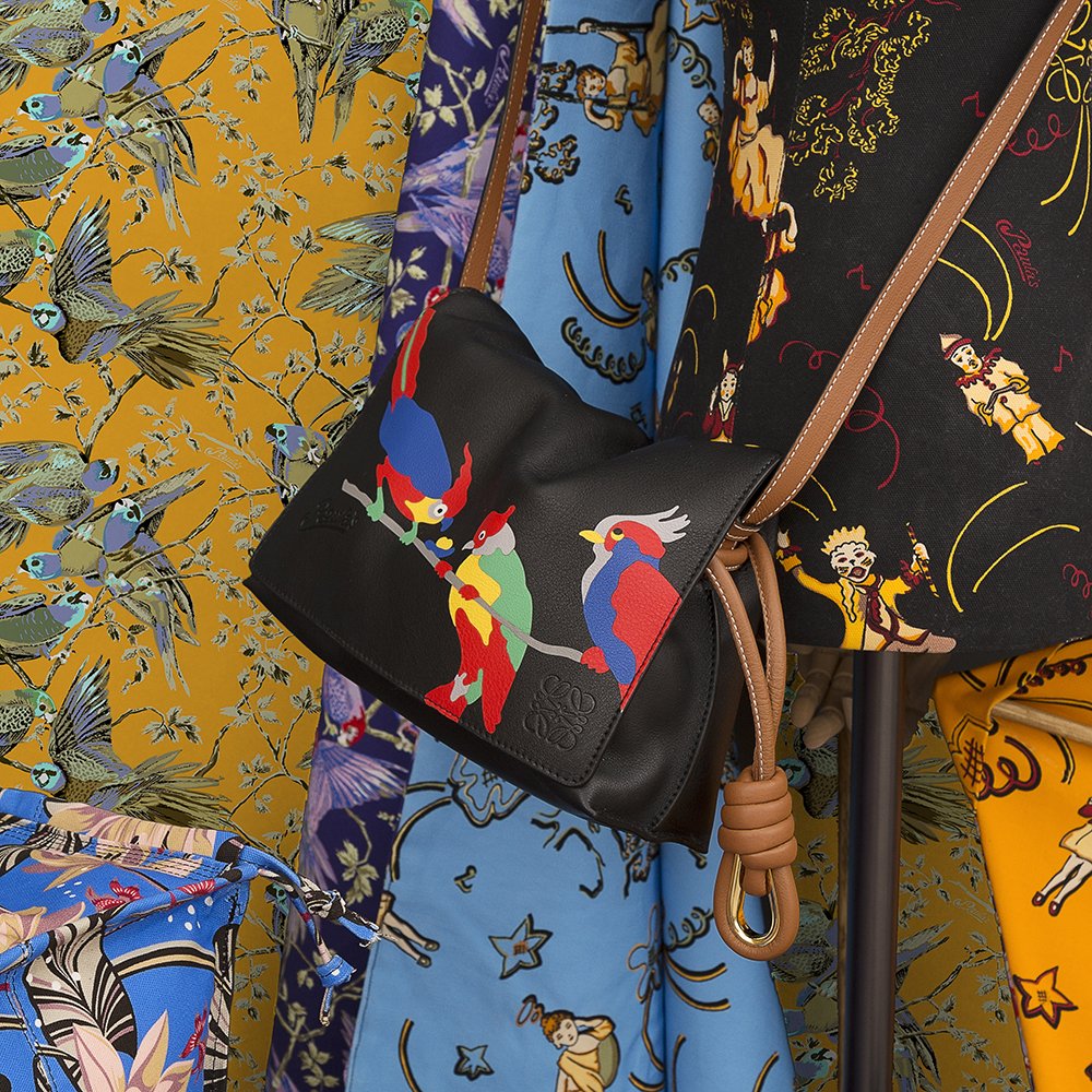 LoeweOfficial's tweet photo. #LOEWEpaulas
New windows concept
#LOEWEvisual
#LOEWE
Now available in store and on https://t.co/OREXRGMwzI https://t.co/MFW4T59VQV