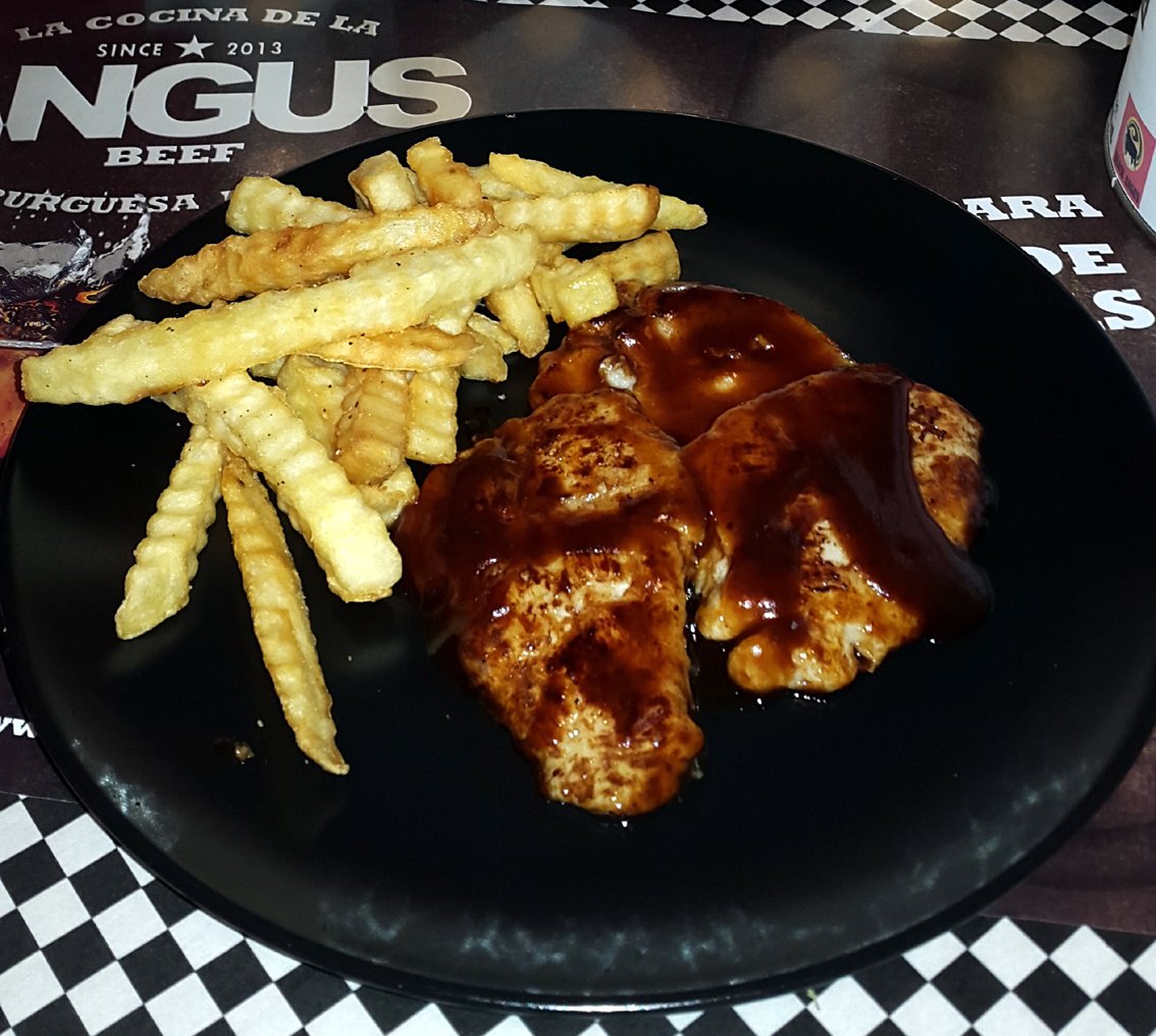 angusmadrid's tweet photo. En Angus, no sólo puedes comer carne de ternera 100% #BlackAngus, también puedes degustar otro tipo de platos. Prueba nuestro pollo... https://t.co/eQZAHIC5QU