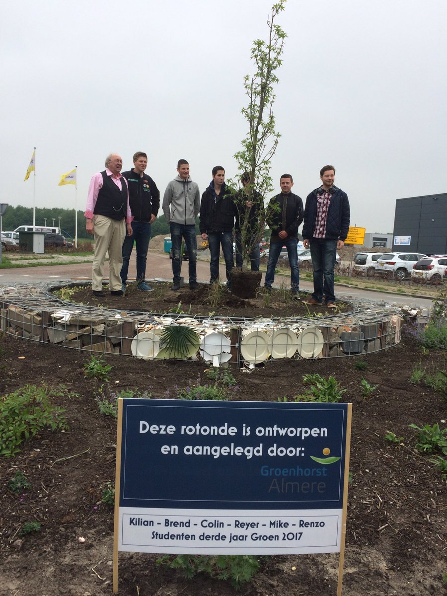 Stobje74's tweet photo. Opening rotonde Almere poort #groenhorstcollege #fritshuis https://t.co/48txjAw7vo