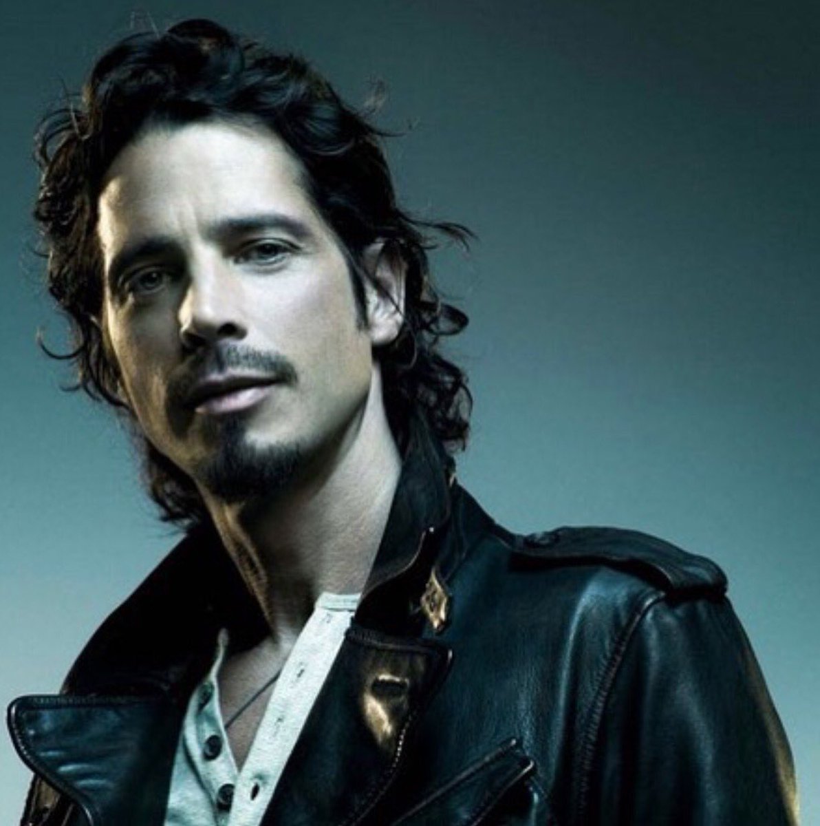 BradEYoung's tweet photo. RIP #ChrisCornell :( You will be greatly missed talented sir! #soundgarden #rip @chriscornell https://t.co/xGuVUc6Tpb