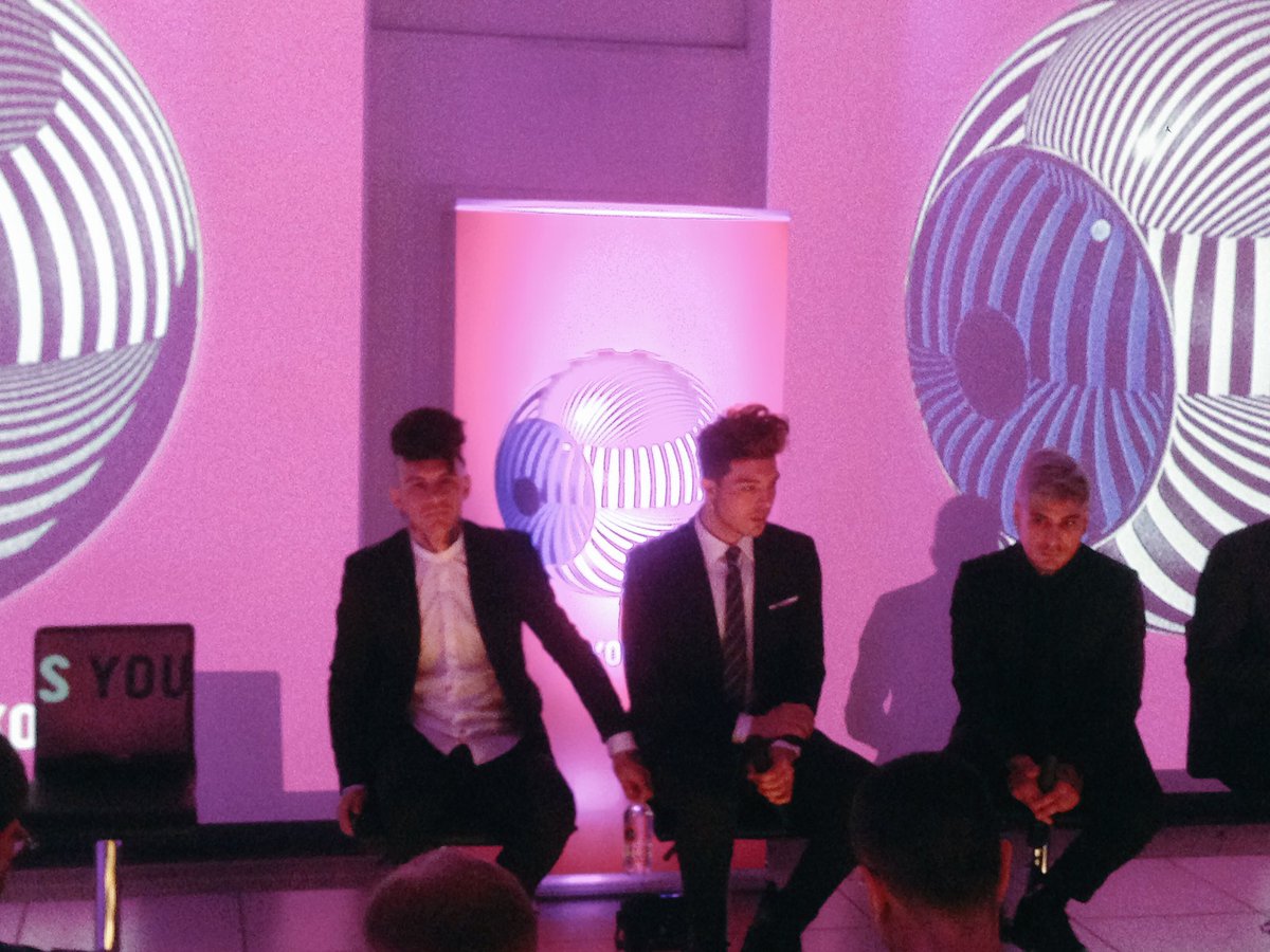 Cioepanini's tweet photo. I ragazzi concentratissimi mentre si ascolta insieme #YOU il nuovo disco dei @TheKolors 💗 https://t.co/KJ6mIaEtS7