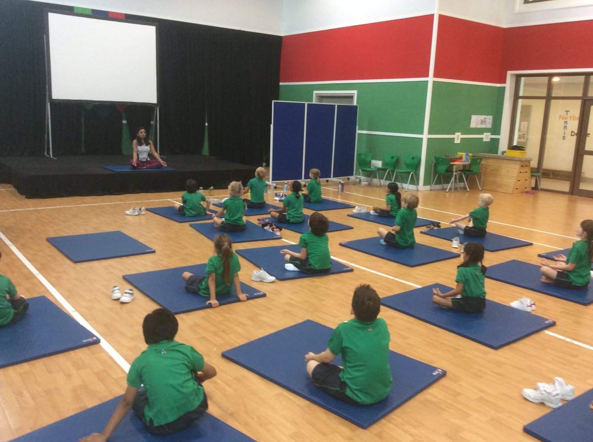 RanchesPS_PE's tweet photo. Year 2 being taught yoga this week in PE @RanchesPS_PE https://t.co/X9gh3McHnp