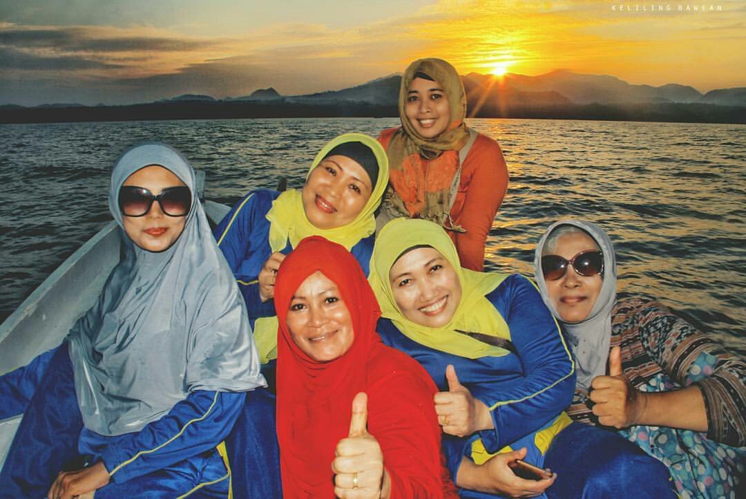 Kebahagiaan di ambang Senja

Loc: Diatas perahu menuju pulau Bawean

#bawean #baweanisland #pulaubawean #kelilingbawean #infogresik