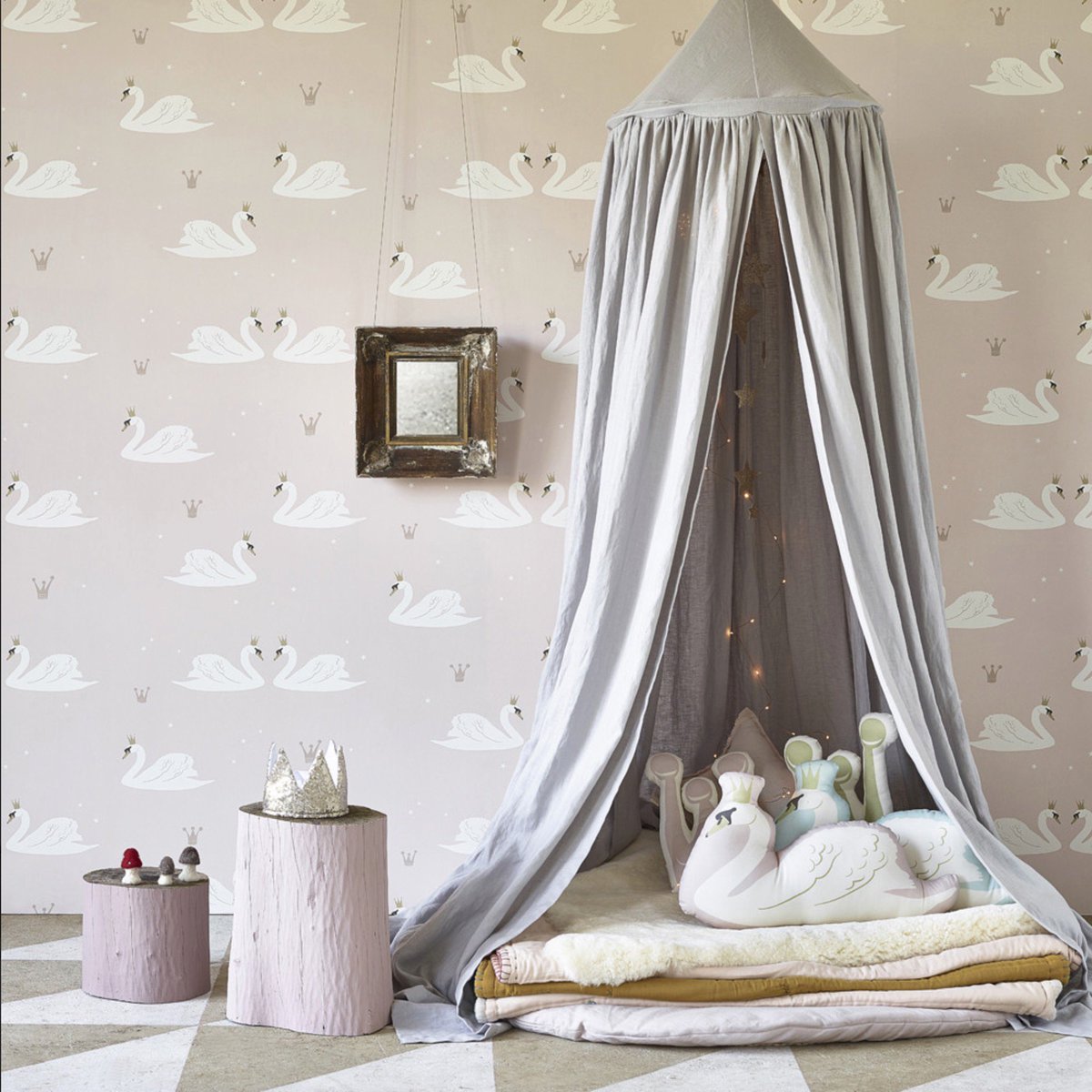 FLDstudio's tweet photo. In love with blush? We adore these gorgeous wallpapers from @HibouHome Delicate, sophisticated colour that goes with pretty much anything. https://t.co/mYYqoFAE3d