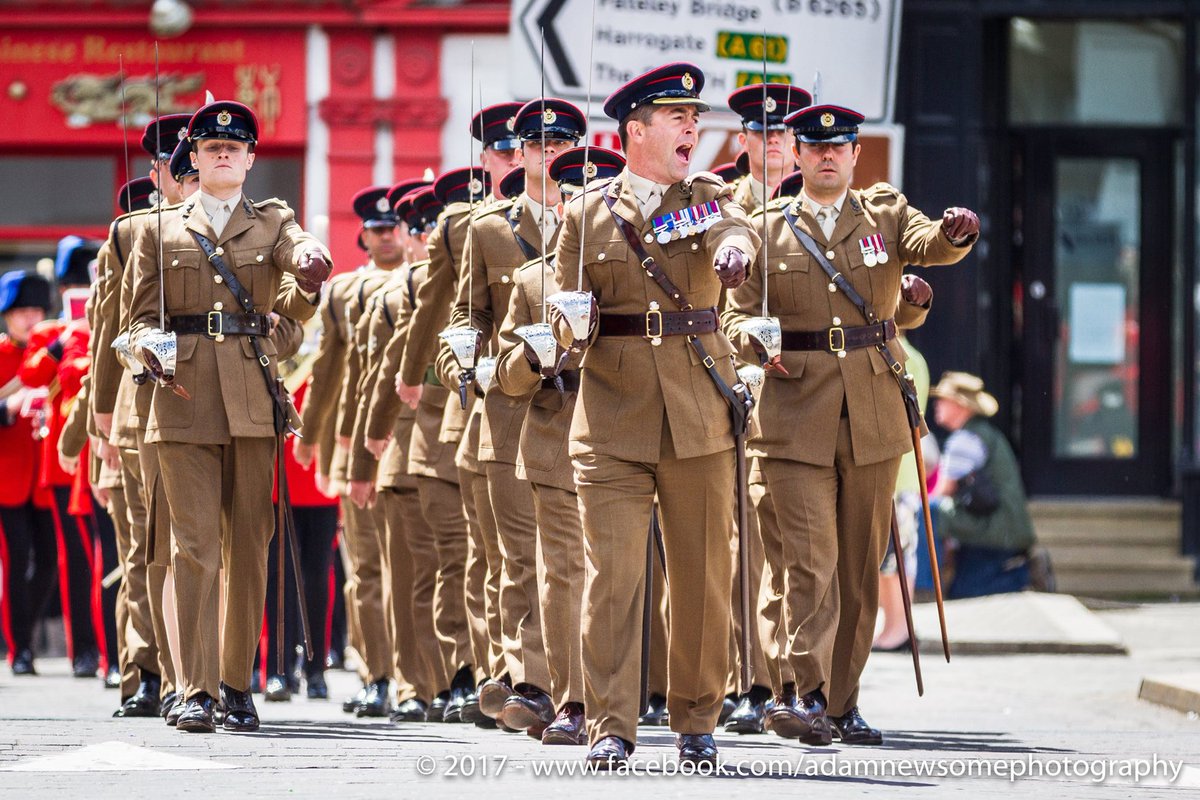 BritishArmy's tweet photo. 21 Engineer Regiment received a warm welcome from the people of #Ripon when they paraded to celebrate their close connections with the city https://t.co/JBBIYS9yWQ