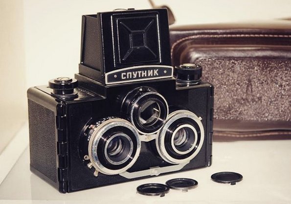 GOMZ スプートニク ソ連製の三眼レフカメラ。名前がスプートニクですが