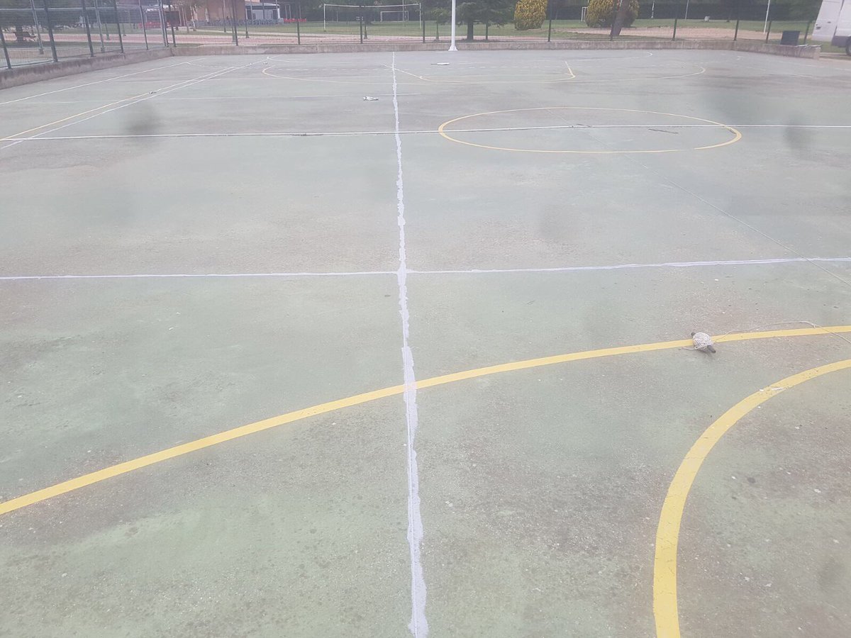 NBAspain's tweet photo. ¡Espectacular cómo ha quedado la pista del Complejo Deportivo Isla Dos Aguas! 🔝🏀 https://t.co/Jc5FCywhx5