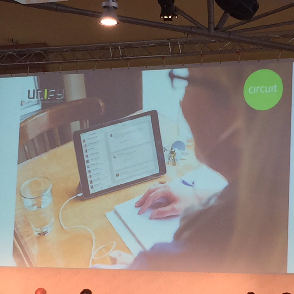 #workplaceofthefuture è necessità. Team e persone  hanno bisogno nuovo modo di lavorare. Più efficienza x aziende  <a href="/CircuitHQ/">Circuit</a> @UnifyCo