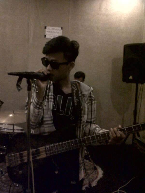 Dhevid86's tweet photo. Latihan Vocal.. 😎😎😎😎
#STUDIO https://t.co/6FIbYZgplc