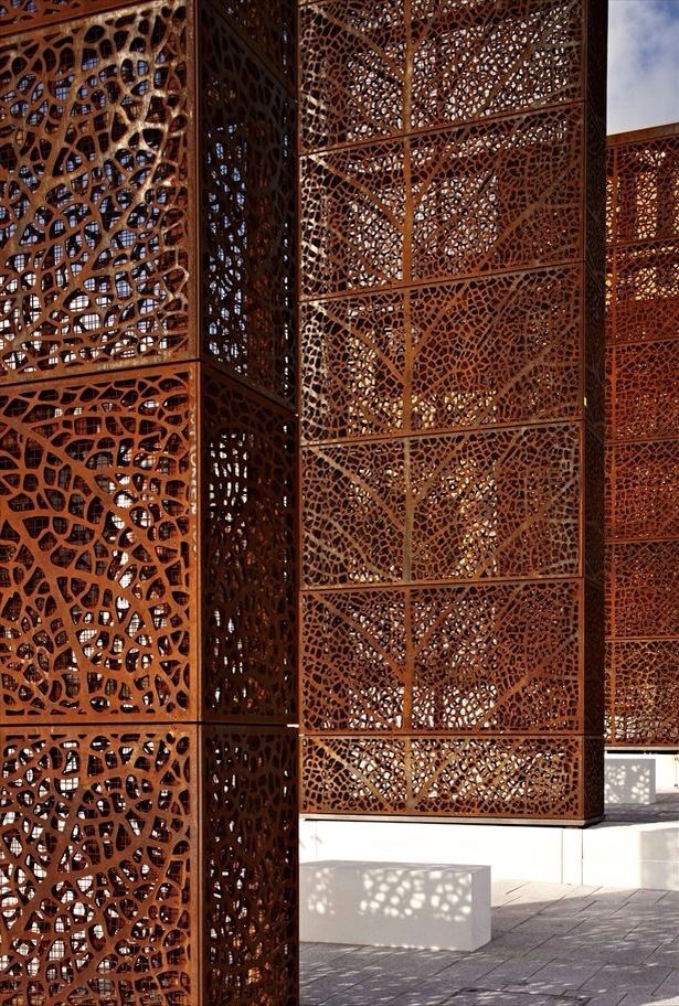 amparomvidal's tweet photo. Celosías de corten. Barrocas? Excesivas? Trabajadas, personalizadas. En cualquier caso, distintas #arquitectura https://t.co/OMw23kWVCA