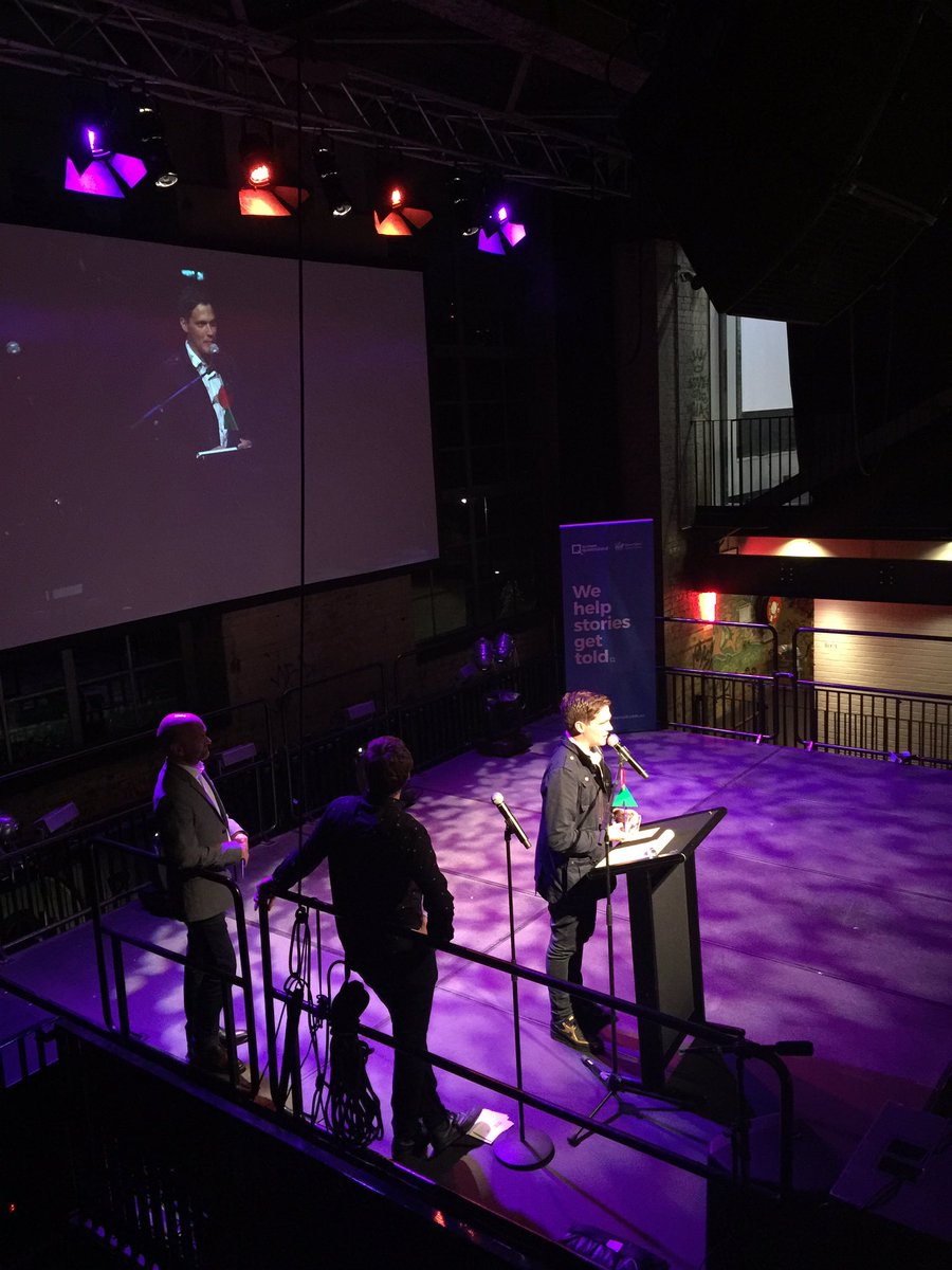 Tom Thum wins Best Vlog at #OVAS2017!