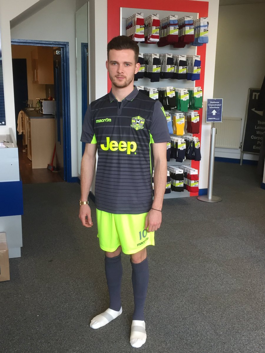 MSNorthants's tweet photo. Ise Lodge U13s new away kit - tabit shirt, mesa shorts and round socks! ⚽️⚽️⚽️ #BeMacron #WinnersWearMacron https://t.co/xx8gj5v3mu