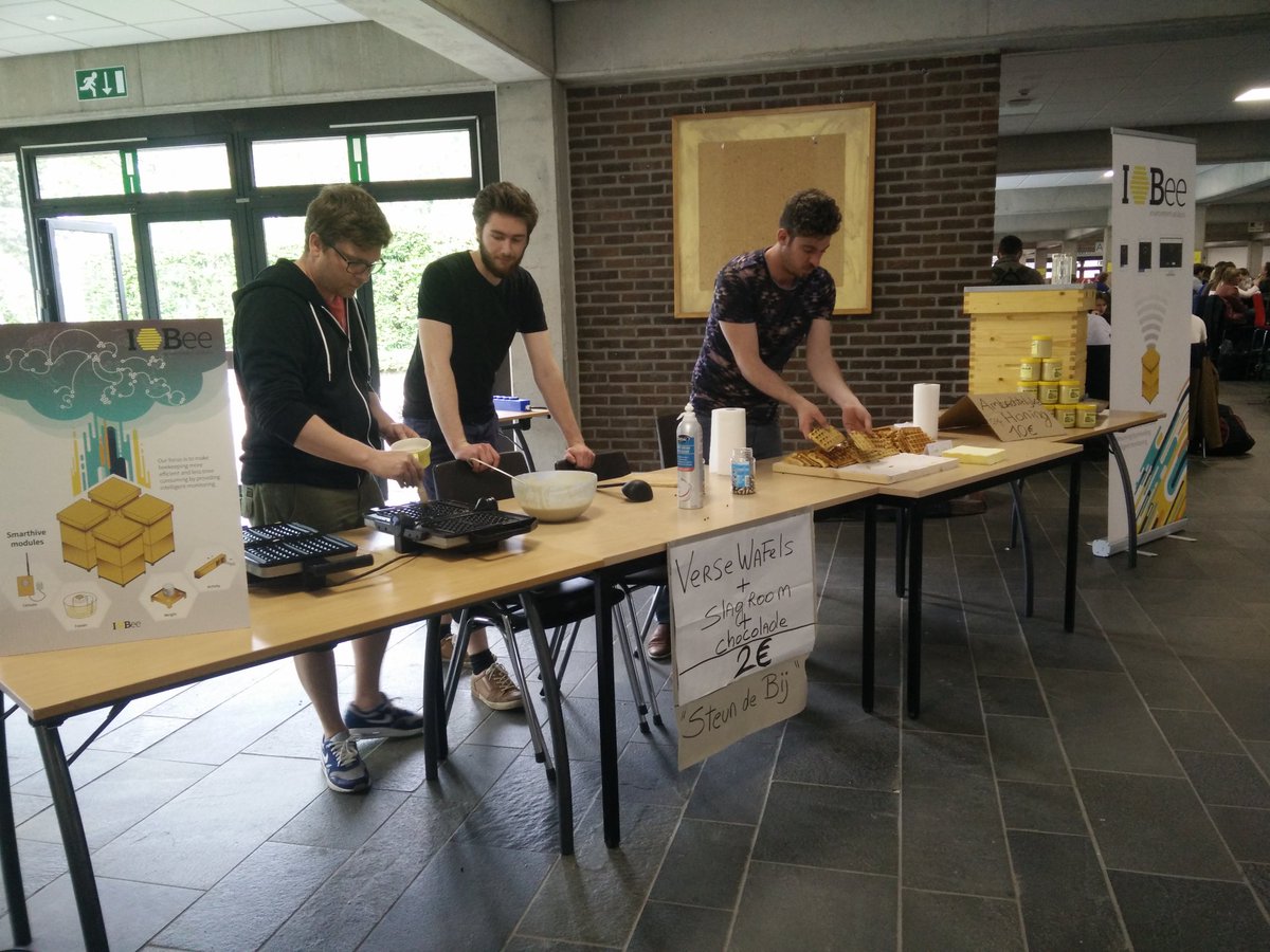 Wafel en honingverkoop ten voordele van IOBee #thomasmore #wearemore