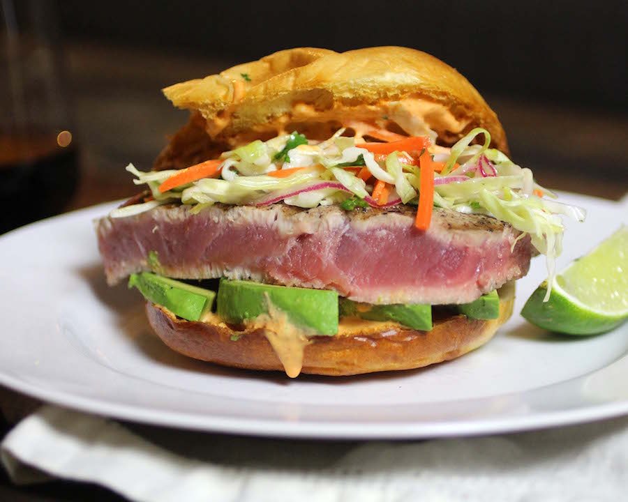 NatBlueSeafood's tweet image. #AhiTuna Burger with Sriracha Mayo &amp;amp; Asian Coleslaw by @SusansTable #NationalBurgerMonth #EatMoreSeafood susanstable.com/ahi-tuna-burge…