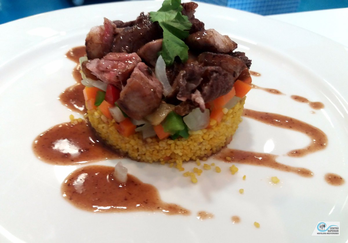 centro_cshm's tweet photo. En clase de cocina en #CSHMValencia,Crepinnete de manitas de cerdo, Corvina, Navarin de cordero y Arroz milanesa. #Arroz #Corvina https://t.co/kXTMXIkzC2