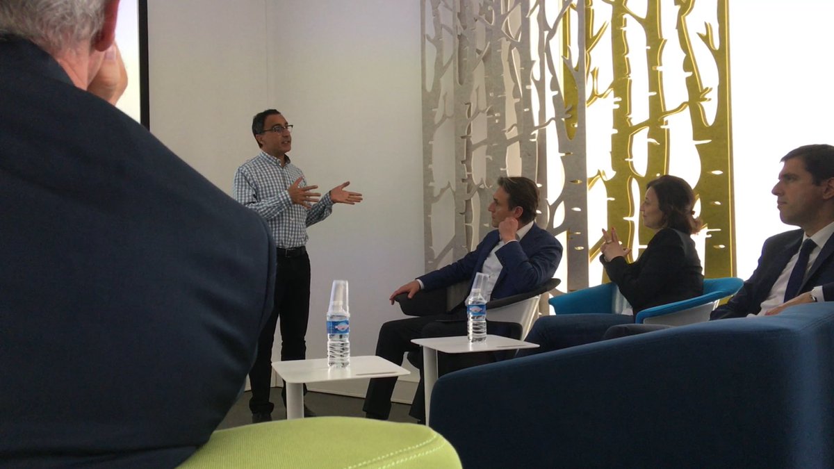 andremichelmay's tweet photo. Présentation de @CityLityApp au @VillagebyCaCe avec #nexhome @tilkeeapp @nucleusVR devant un promoteur. Discussions à bâtons rompus https://t.co/0Pt2rgOBAS