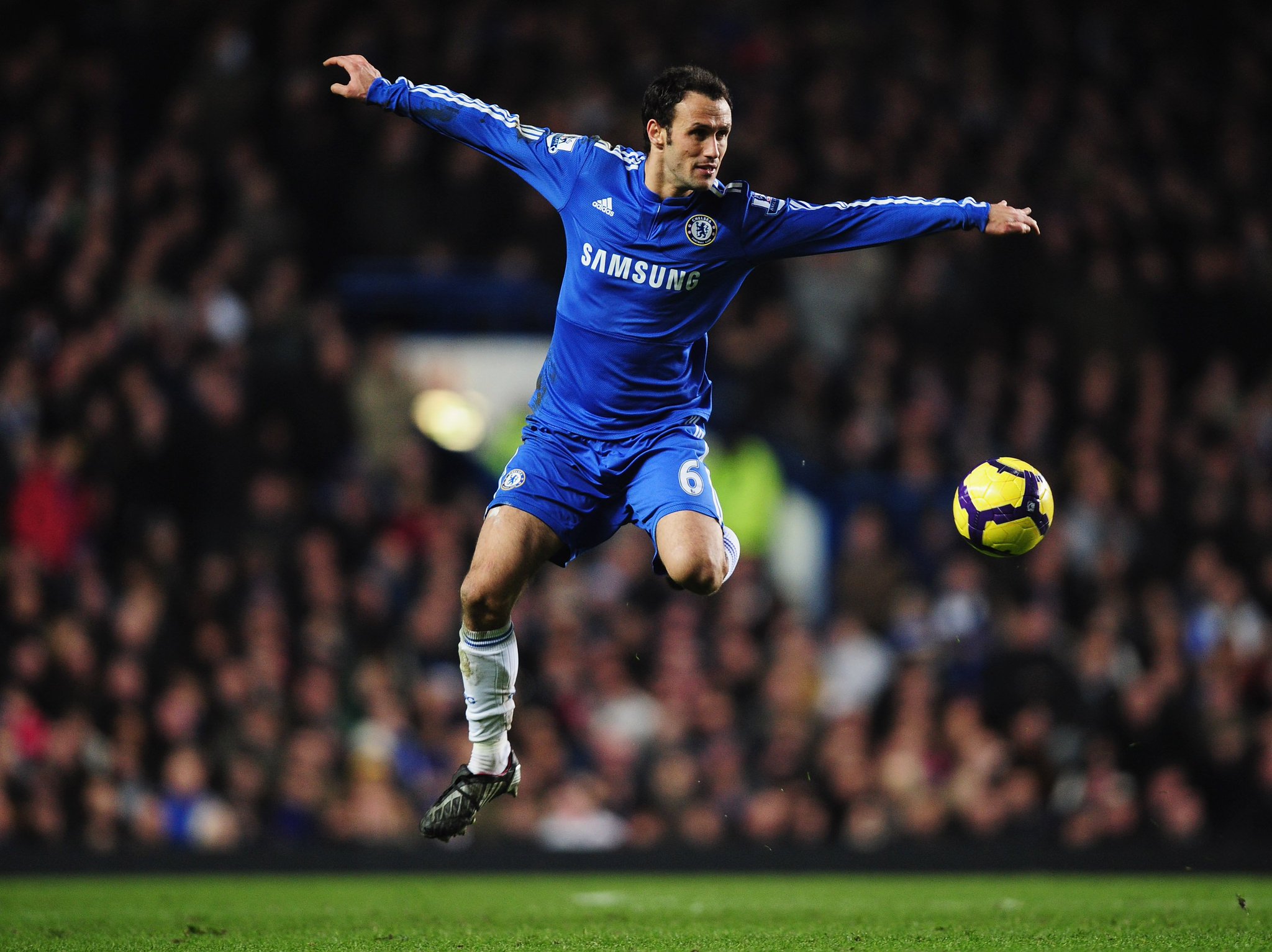 Happy birthday to Chelsea legend Ricardo Carvalho! 