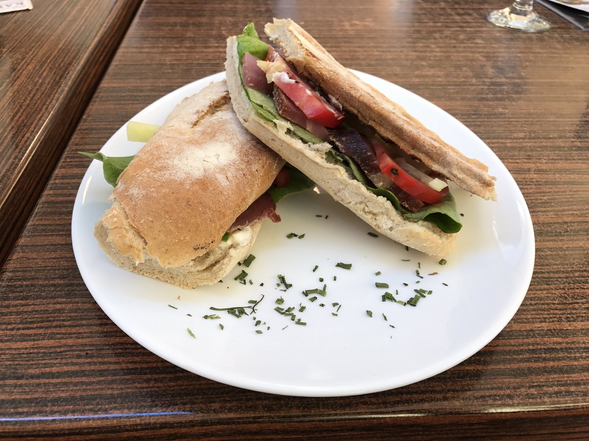 CoworkSubotica's tweet photo. Coworking ekipa je danas bila do #KafePrica gde su nas iznenadili sa doruckom i njihovom novom ponudom. https://t.co/FyBePqUy9h