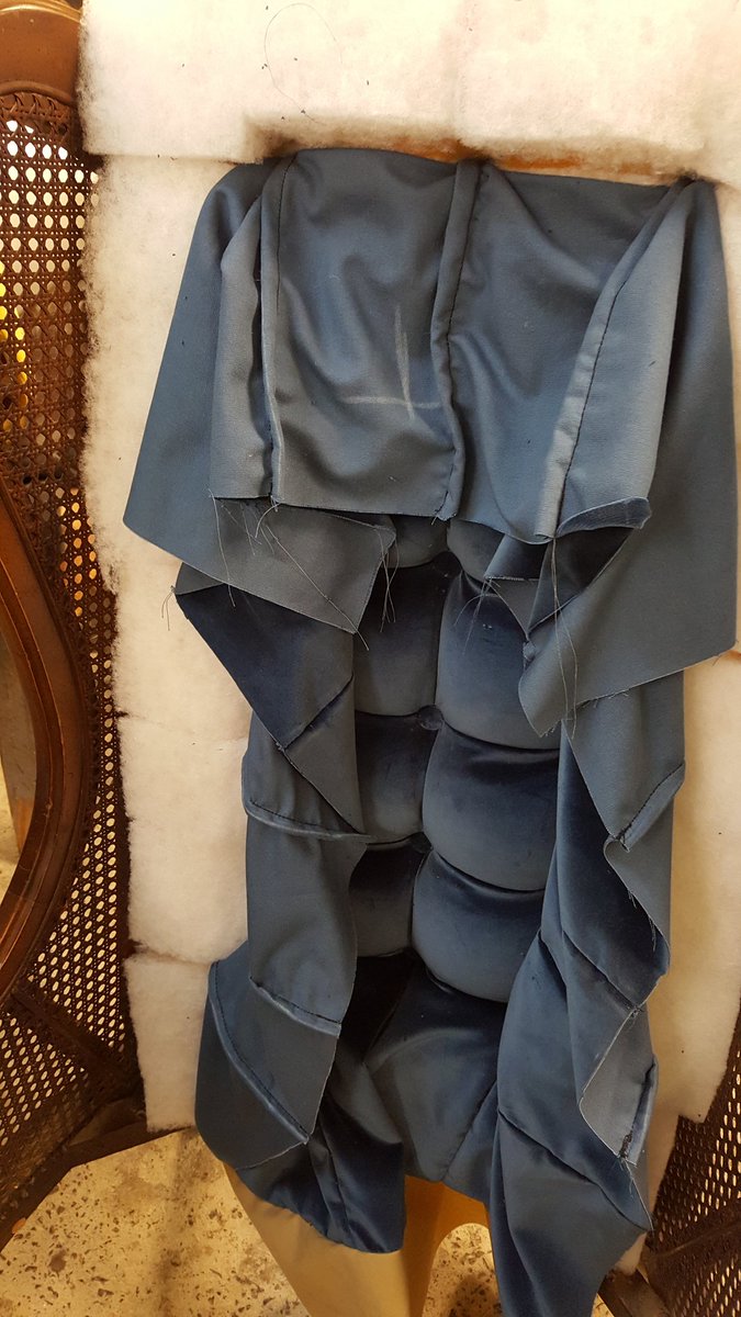 sitwitus's tweet photo. UPHOLSTERY TUTORIAL VOLUME 1
Tufting Process in action.

A lil R&amp;R and Durham Upholstery  USA
#learning #learntoupholster https://t.co/z54W1LE6PX