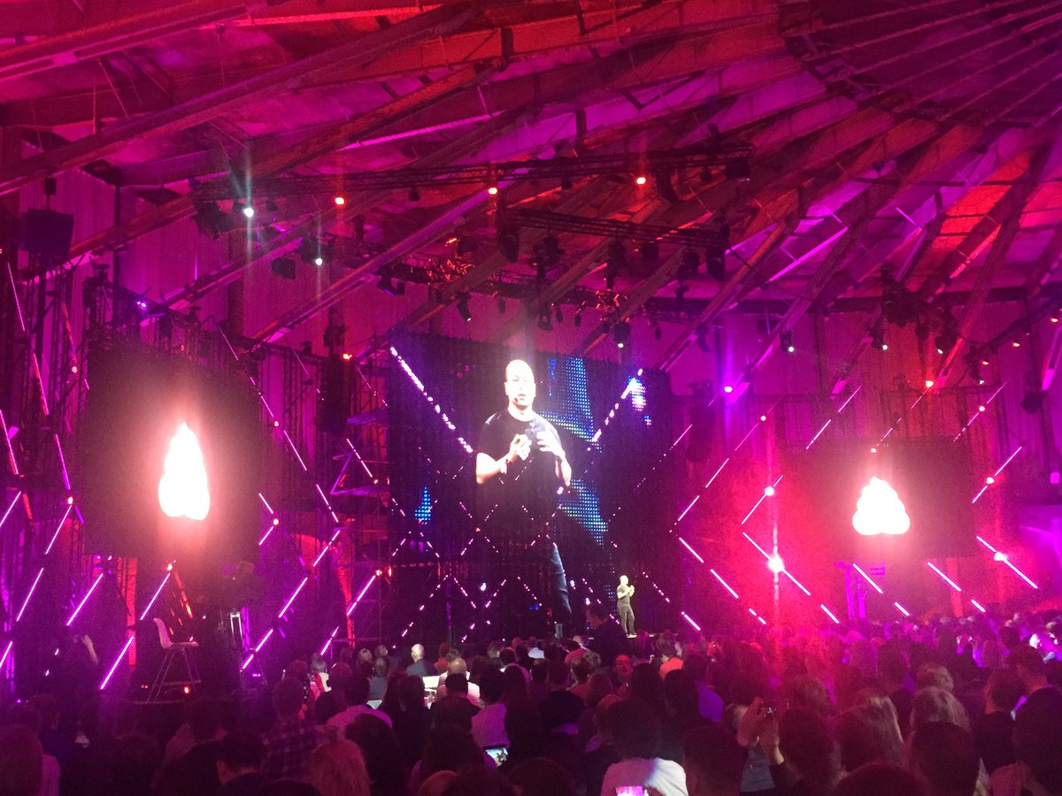 VRemmers's tweet photo. Inspiration and funny Ray Chan 'What are millennials thinking?' #TNW2017 https://t.co/4pI4K132FF