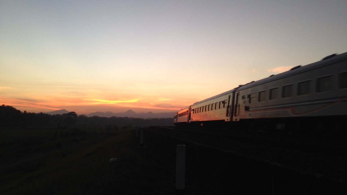 malmos's tweet image. spoor senja untuk ndoro et_tjah dan pak kapordi @go2n | sing dho rukun yo~