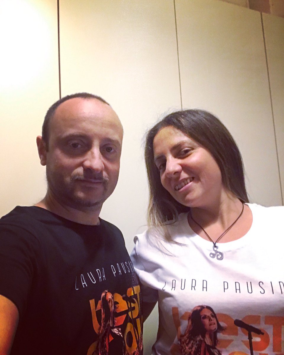 ClaudiaPassaro's tweet photo. @LauraPausini con noi c'è sempre una parte di te.. #ilnostroamorequotidiano #laurapausini #simili #bestshow2016 #soundelite #lp #laura4u https://t.co/Eo2PMr6fLU
