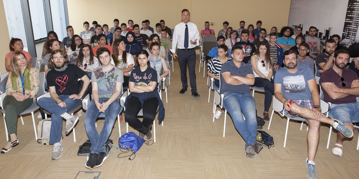 EU_IPO's tweet photo. Los alumnos del colegio @santrocalcoi nos han visitado para conocer más de cerca nuestra labor y la protección de marcas y diseños en la UE https://t.co/Fmbs5amGmu