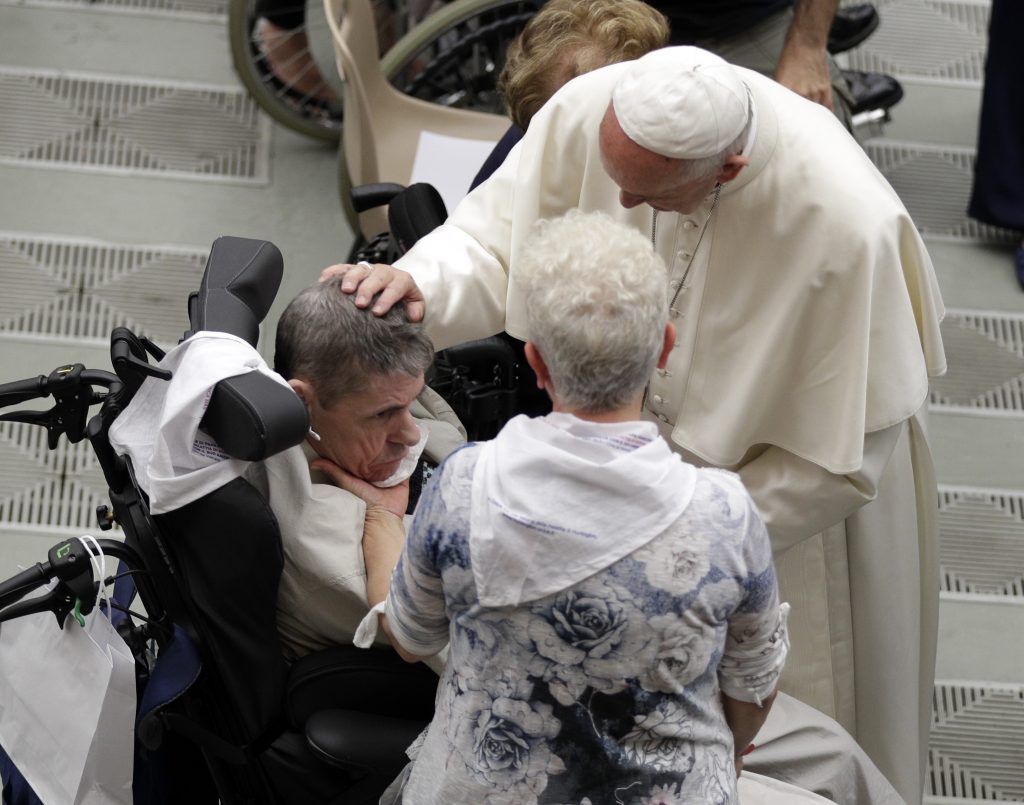 inesanma's tweet photo. Meeting a group of people suffering Huntington's, Francis reminded them that they are “precious in the eyes of God"
https://t.co/3M48N0ktsZ https://t.co/kaqzj00oRN