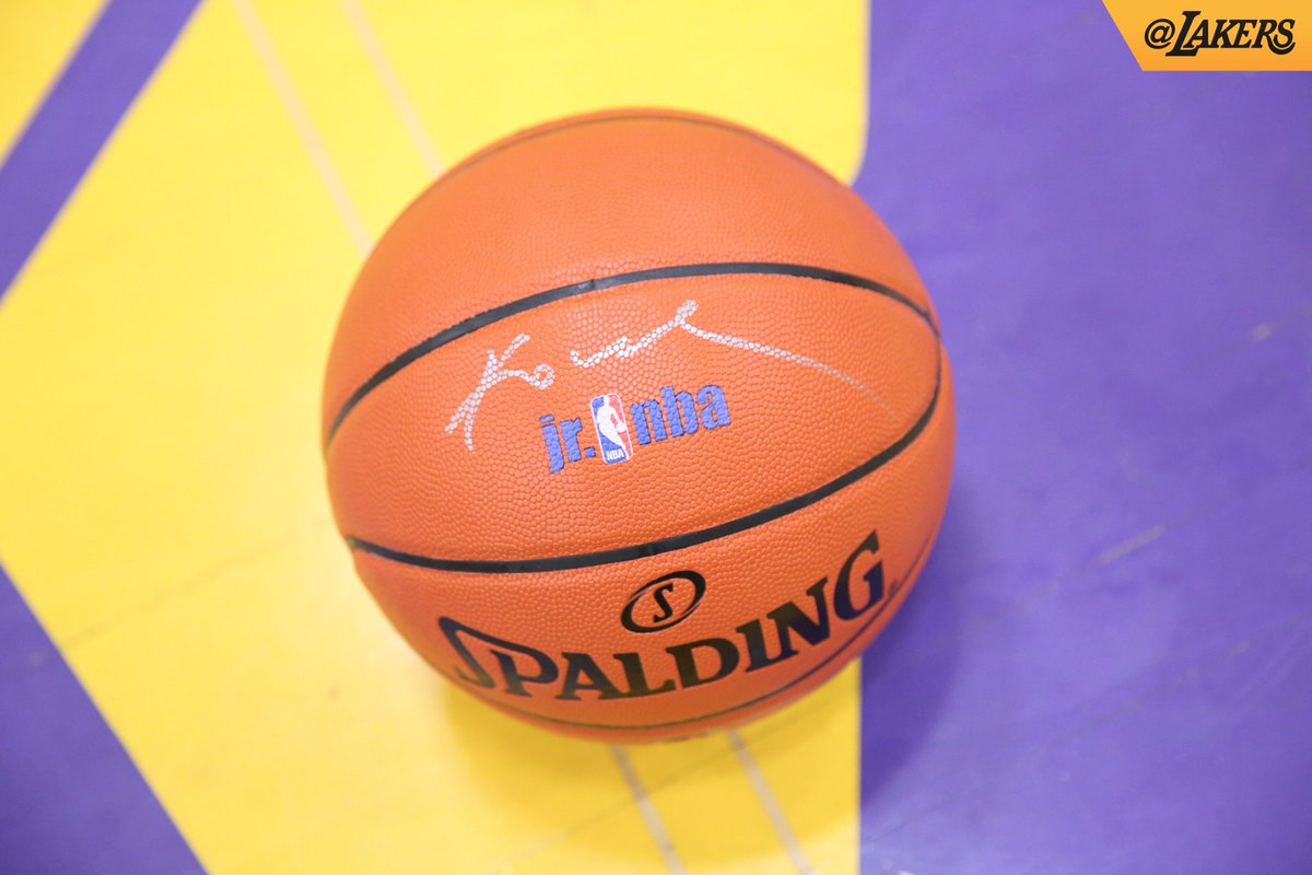 Lakers's tweet image. RT to win a Kobe Bryant signed ball and vote Coach Cook for Jr. NBA Coach of the Year #JrNBACOYLAL

Official Rules: bit.ly/2qvMhp2