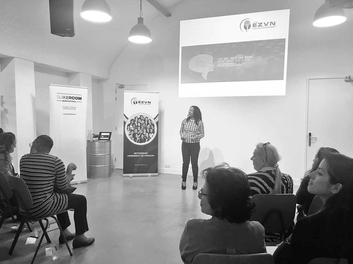 Netwerkbijeenkomst <a href="/ezvn/">EZVN</a> <a href="/NHolwijn/">N. Holwijn</a> in actie! #Kleurrijk #Ondernemerschap #Powervrouwen #Diversiteit #Inclusiviteit @tanjajad <a href="/mayaangoelal/">Maya Angoelal</a>