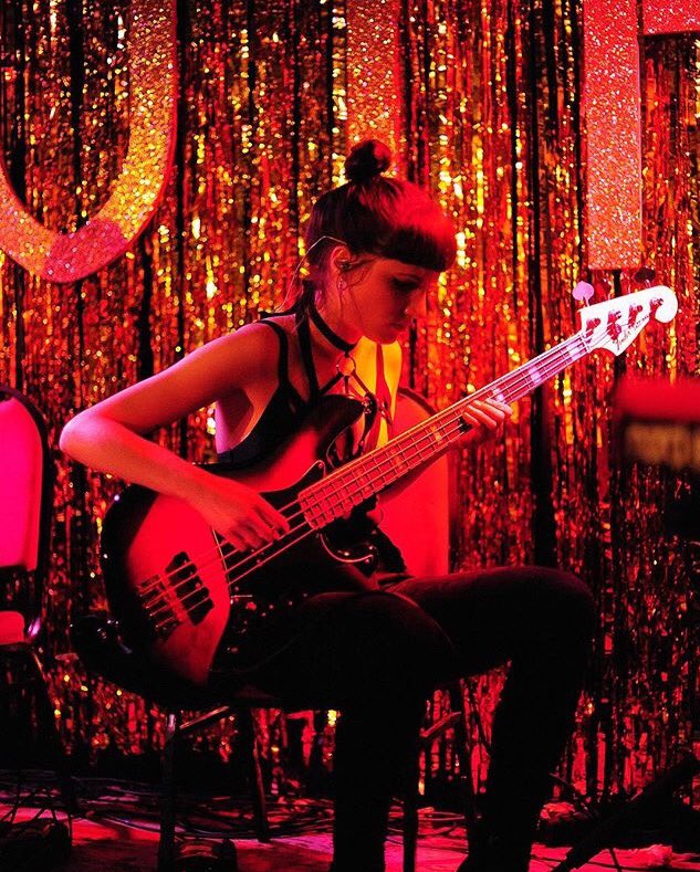 She's alright <a href="/KlaraSchumann_/">Klara Schumann</a>  #bassist #london <a href="/betsymusic/">Betsy</a>