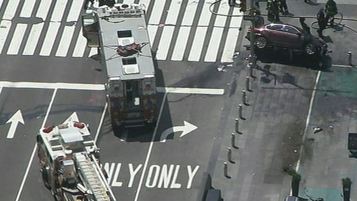 WATCH LIVE Speeding car runs over pedestrians in NYC's Times Square bit.ly/2rjf0ih https://t.co/kxiXMl5wVb