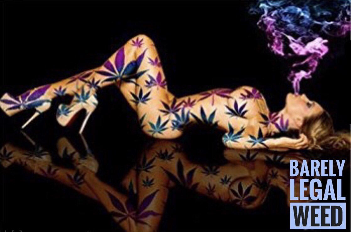 BarelyLegalWeed's tweet photo. “Smoking helped put me in touch with the realm of the senses.” ~Hugh Hefner. #hemplove #weedstash #weedsnob #weedworld #weeddaily #dankbud https://t.co/SQ98tv7IGP