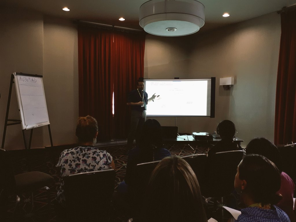 bravo_marcelo's tweet photo. @matthwmaclennan explaining the KMb canvas and its visualization #PolicyStudio #CKF17 #KMb #Impact https://t.co/j66NwOK5LU