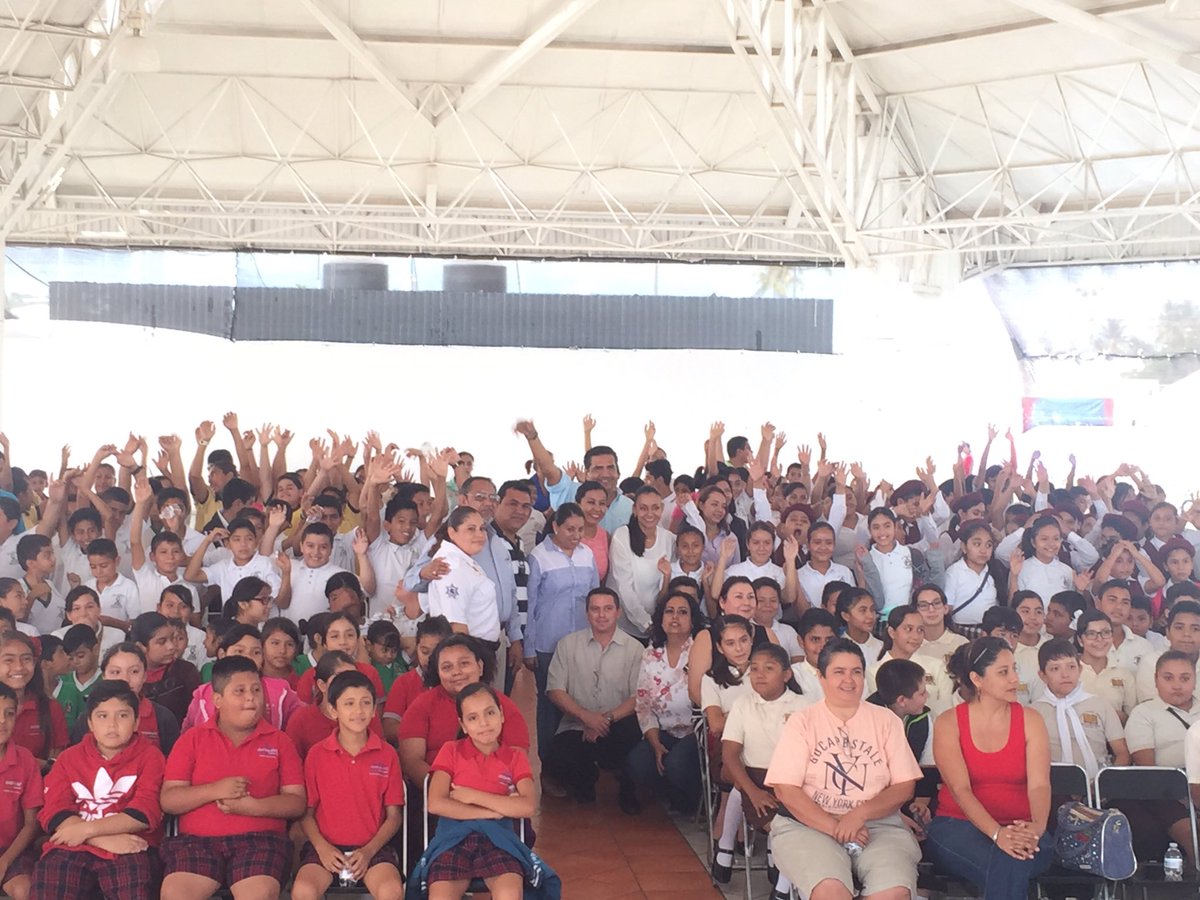 monychavezmzlo's tweet photo. Sembrando valores para cosechar una mejor sociedad. @jfmoran88 #ProgramaDARE #PrevenciónDelDelito #ContraAcosoEscolar https://t.co/ymFGv0DQI4
